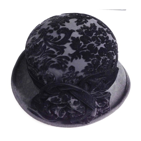 Accessories - Toucan Vintage Black Cut Velvet Bow Accent Hat